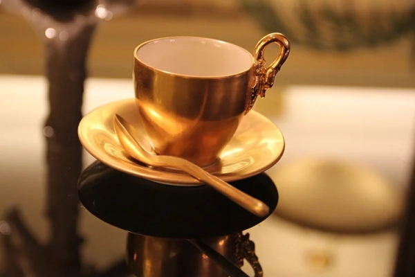 Травяной чай со сладостями